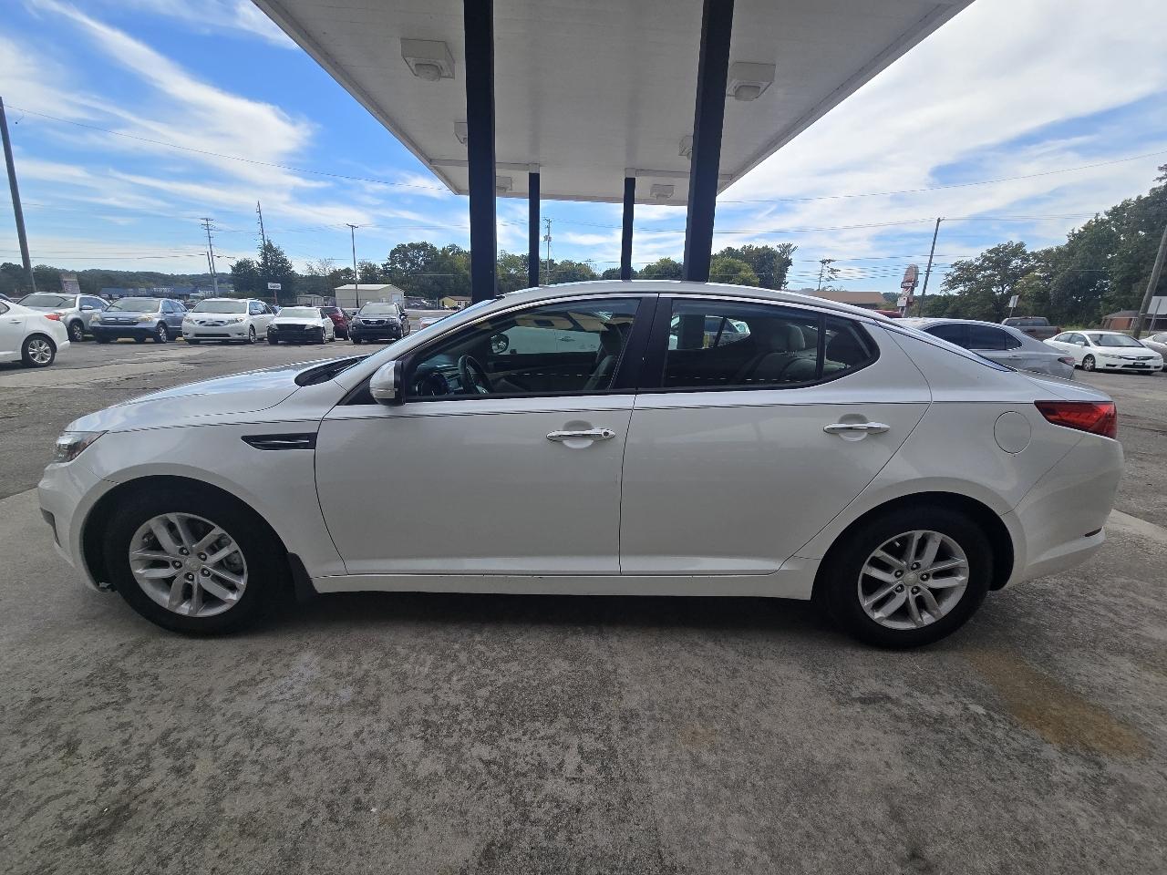 Kia Optima LX MT 2013