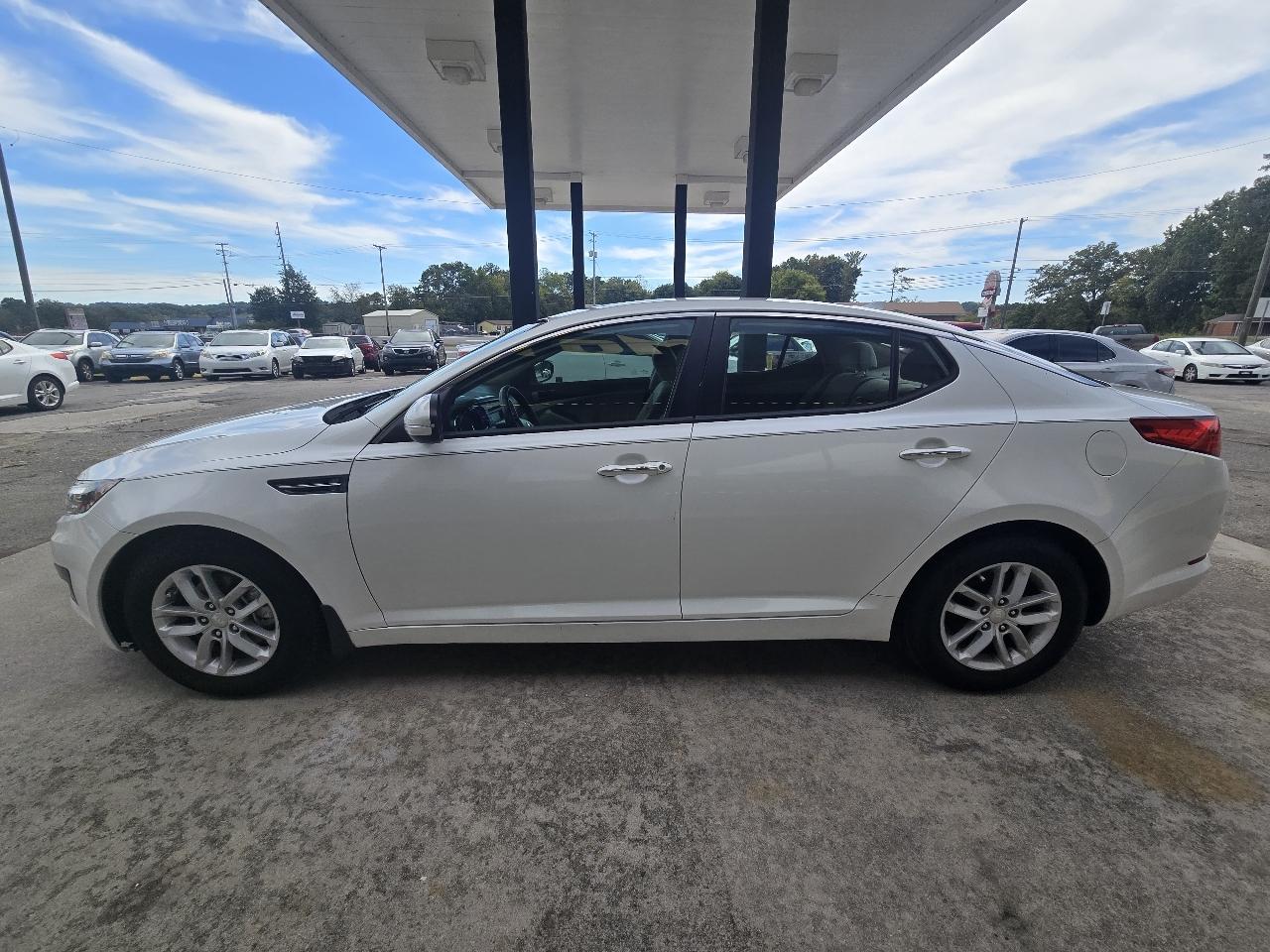 Kia Optima LX MT 2013