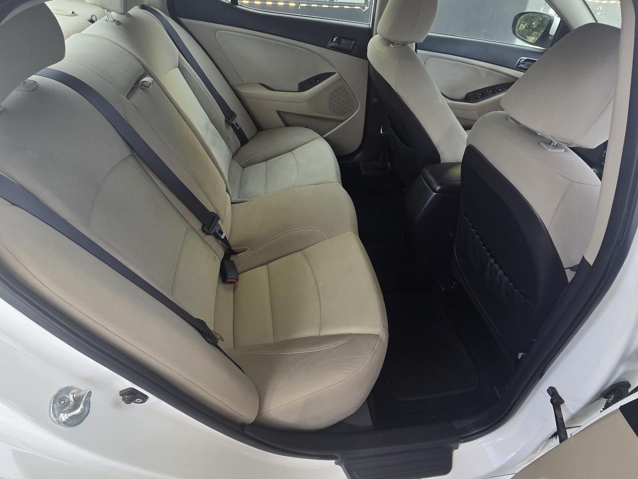 Kia Optima LX MT 2013