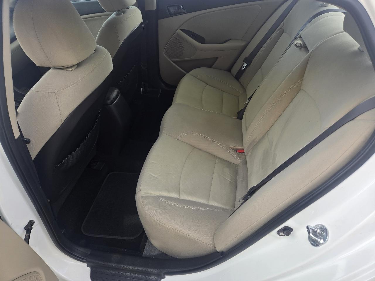 Kia Optima LX MT 2013