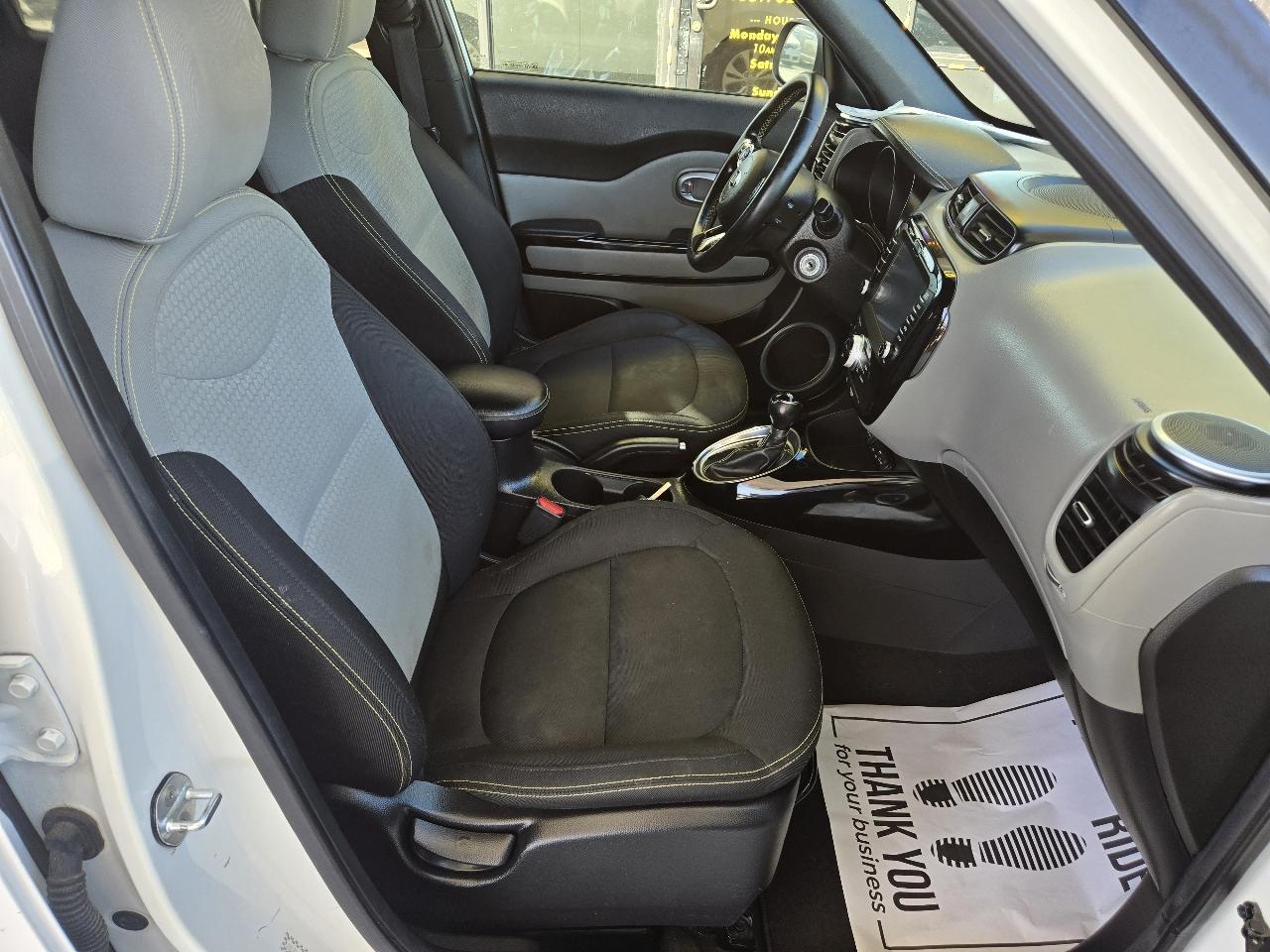 Kia Soul + w/Signature 2.0 Special Edition 2016
