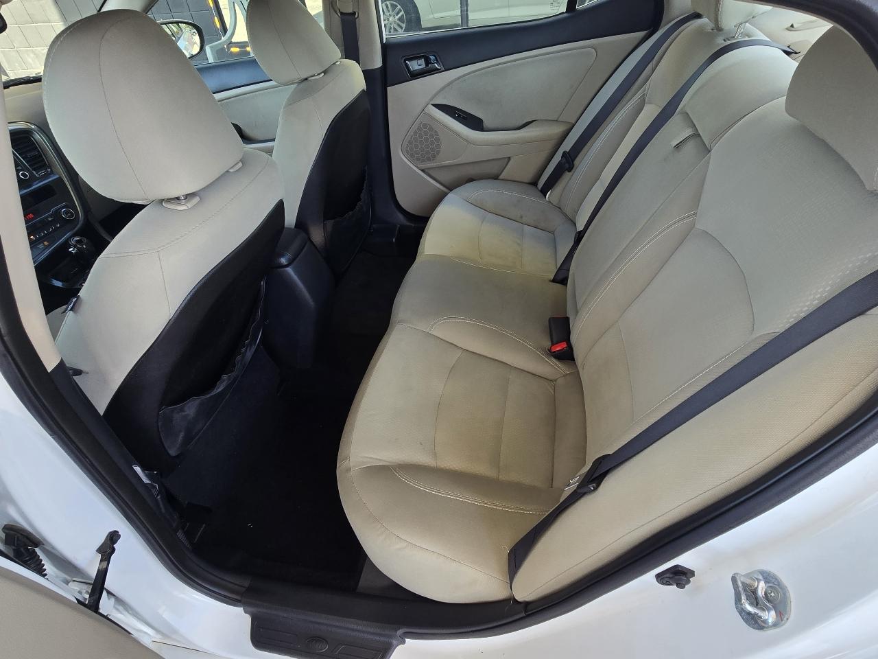 Kia Optima LX MT 2012
