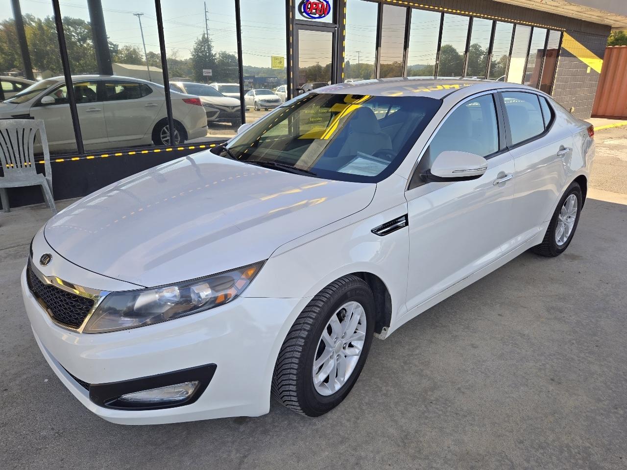 Kia Optima LX MT 2012