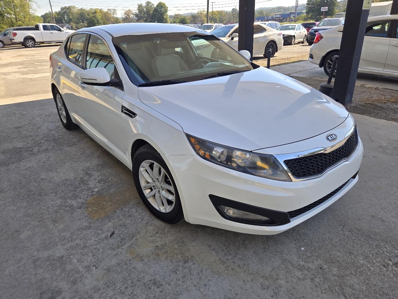 Kia Optima LX MT 2012