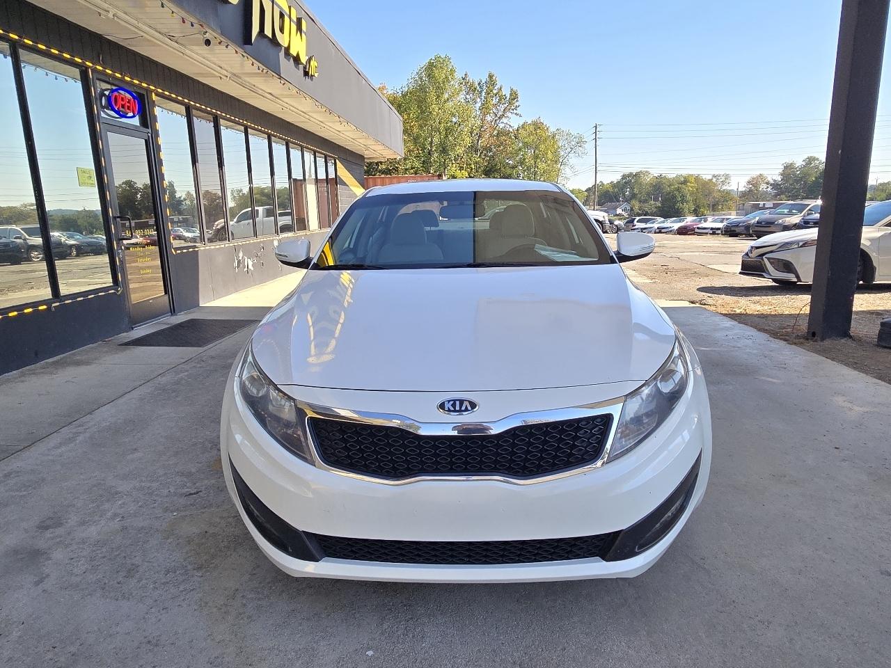 Kia Optima LX MT 2012