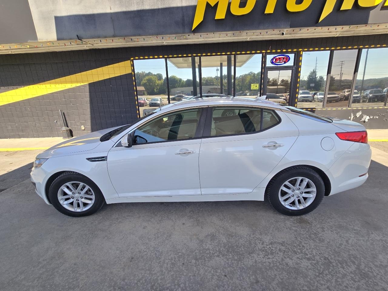 Kia Optima LX MT 2012