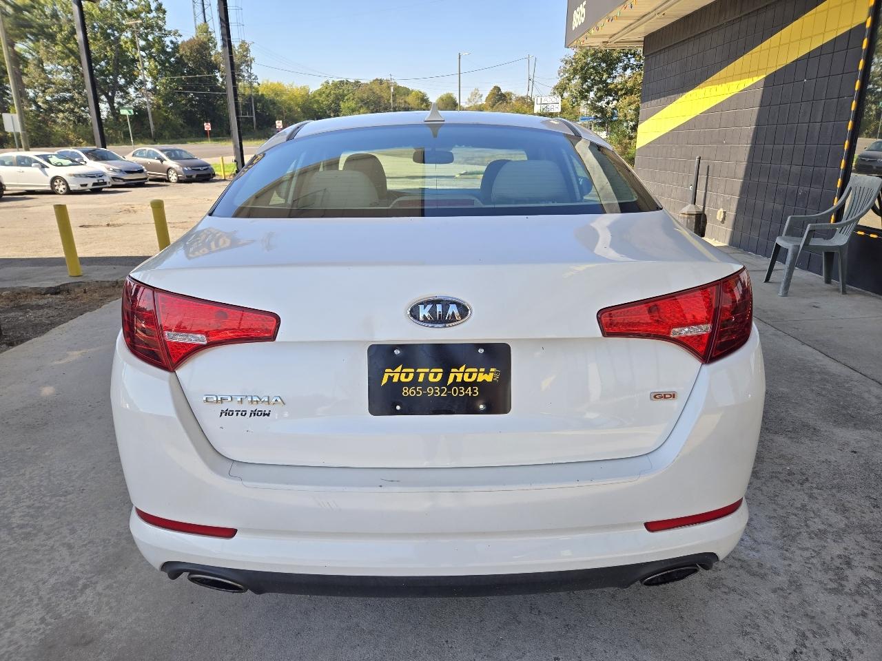 Kia Optima LX MT 2012
