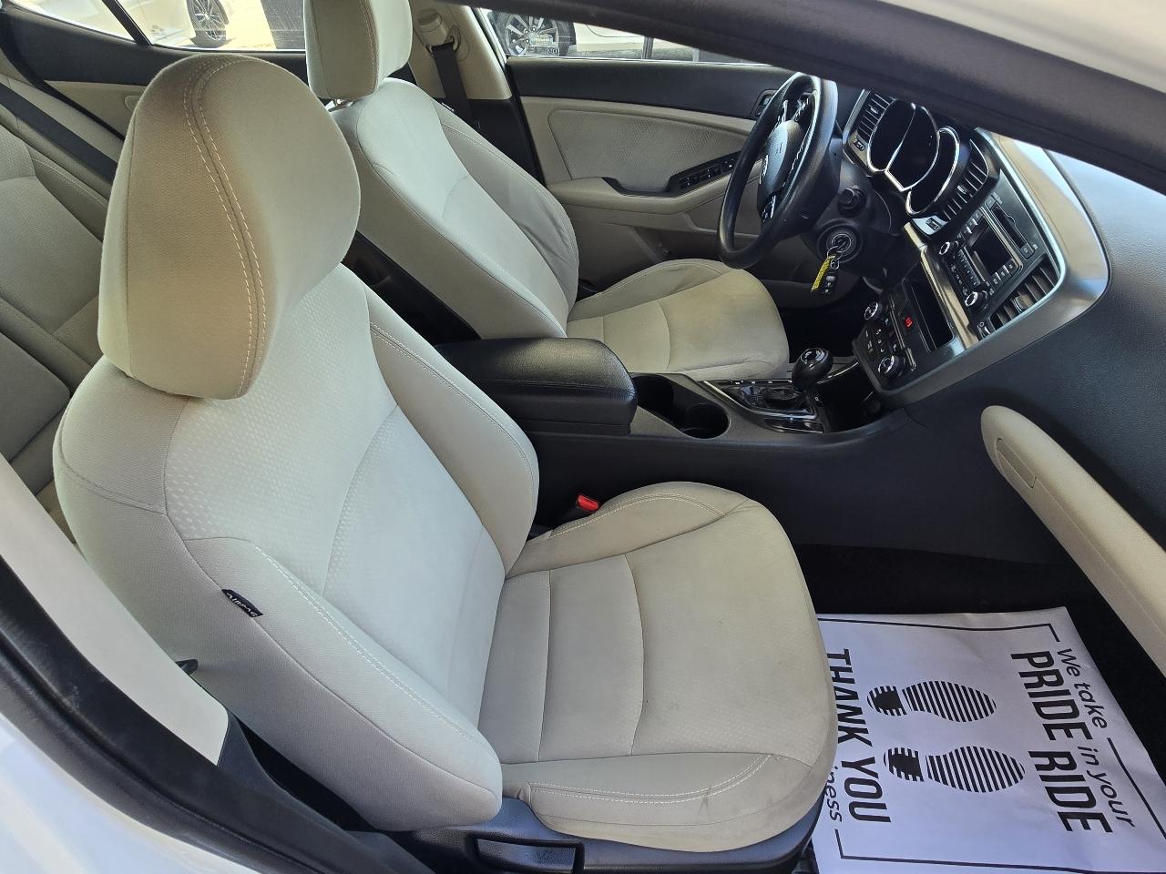Kia Optima LX MT 2012