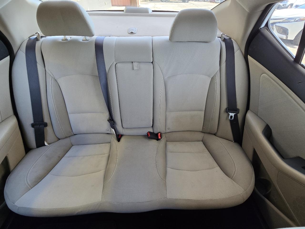 Kia Optima LX MT 2012