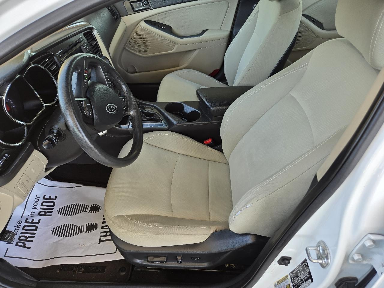 Kia Optima LX MT 2012