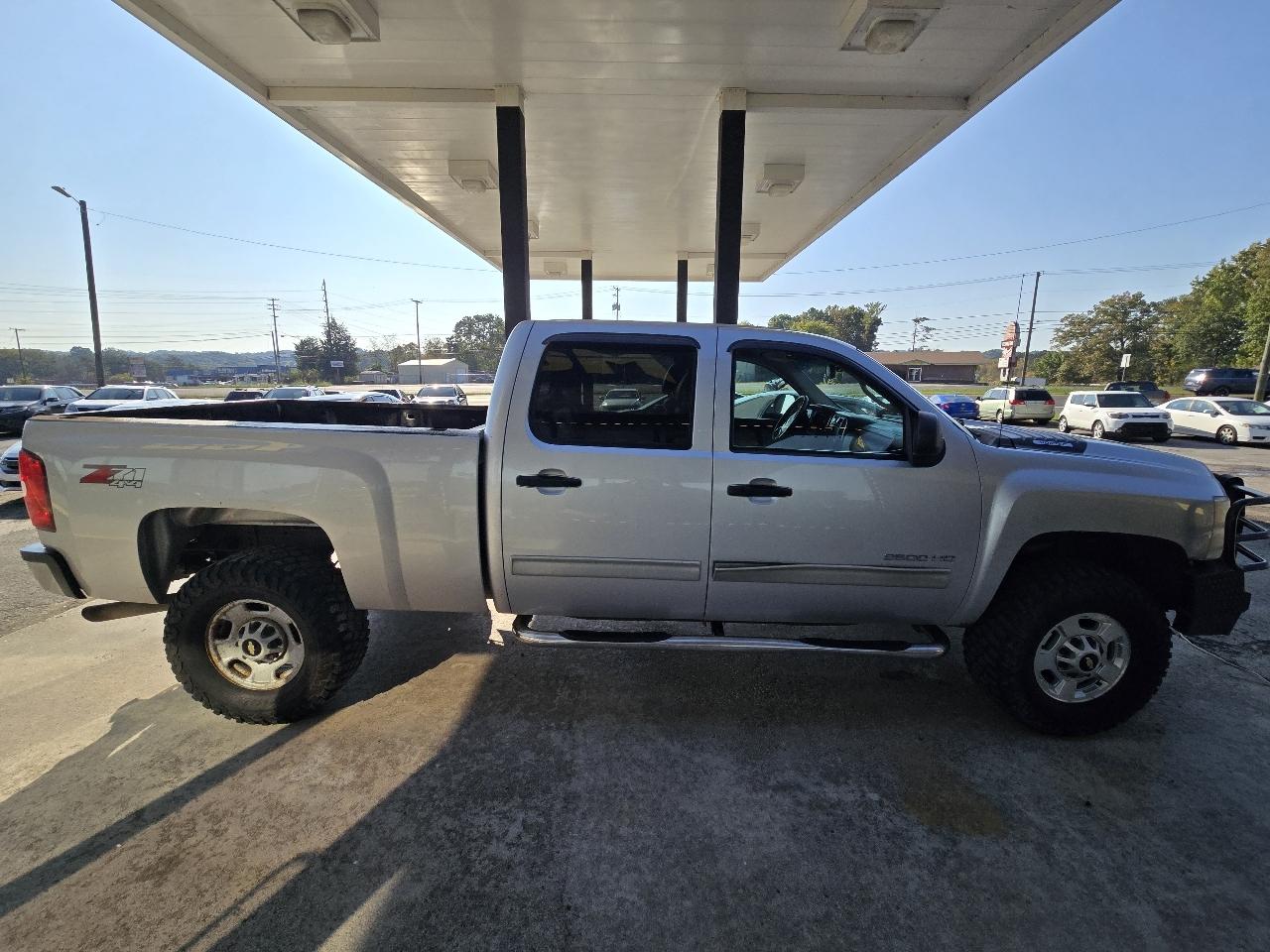 Chevrolet Silverado 2500HD LT Crew Cab 4WD 2011