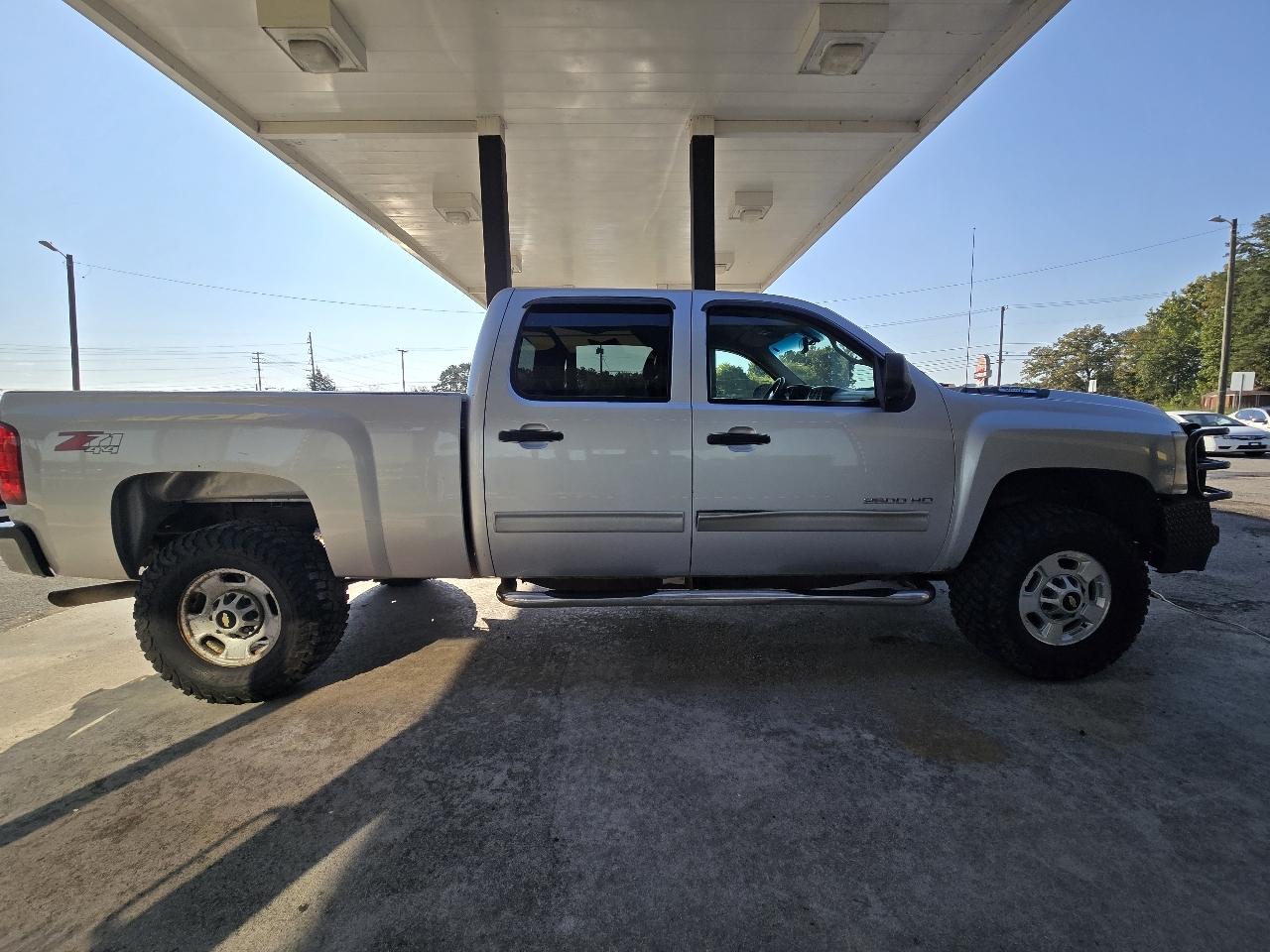 Chevrolet Silverado 2500HD LT Crew Cab 4WD 2011