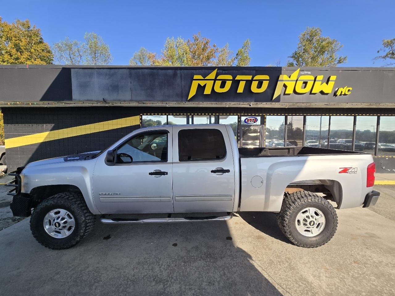 Chevrolet Silverado 2500HD LT Crew Cab 4WD 2011