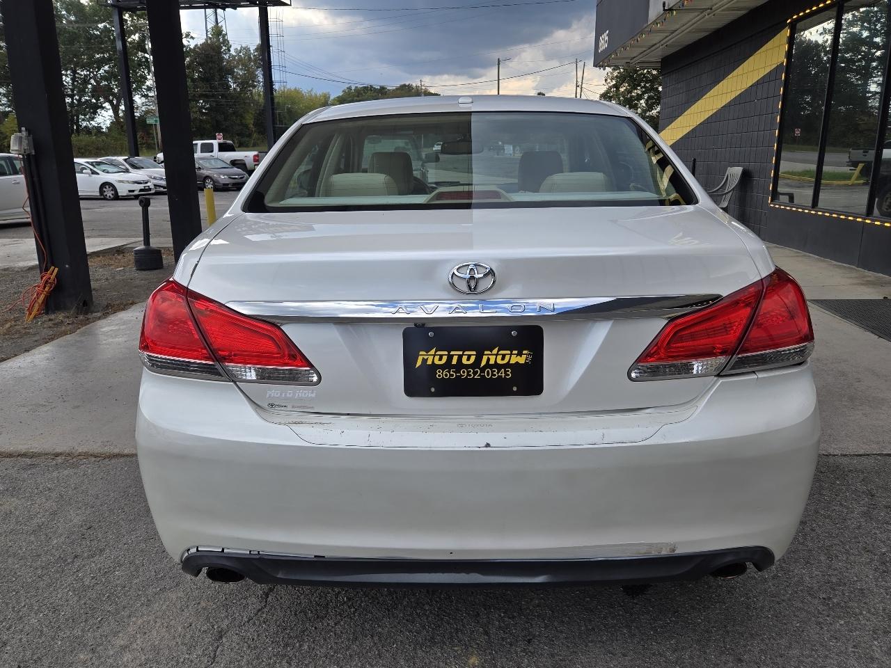Toyota Avalon Base 2011