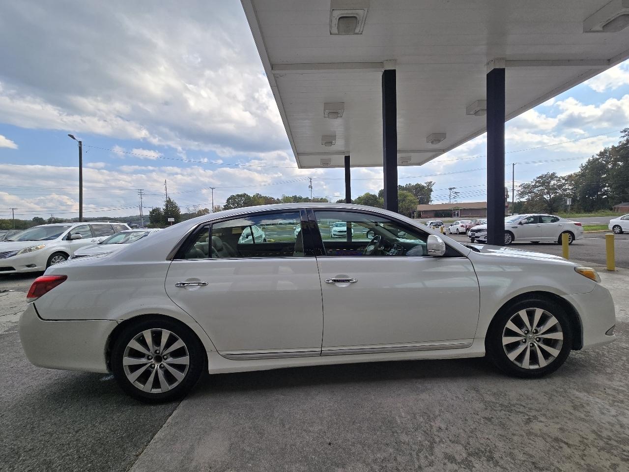 Toyota Avalon Base 2011