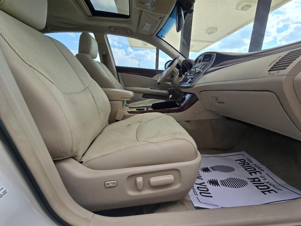 Toyota Avalon Base 2011