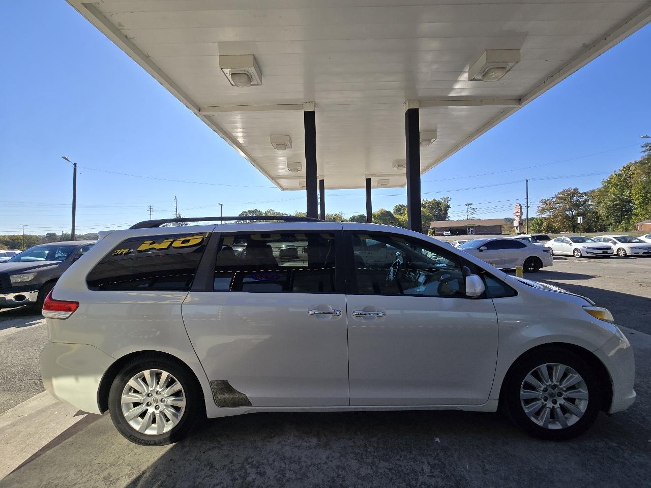 Toyota Sienna XLE FWD 8-Passenger V6 2012