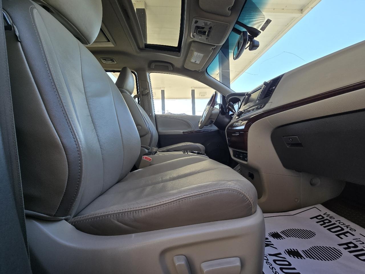 Toyota Sienna XLE FWD 8-Passenger V6 2012