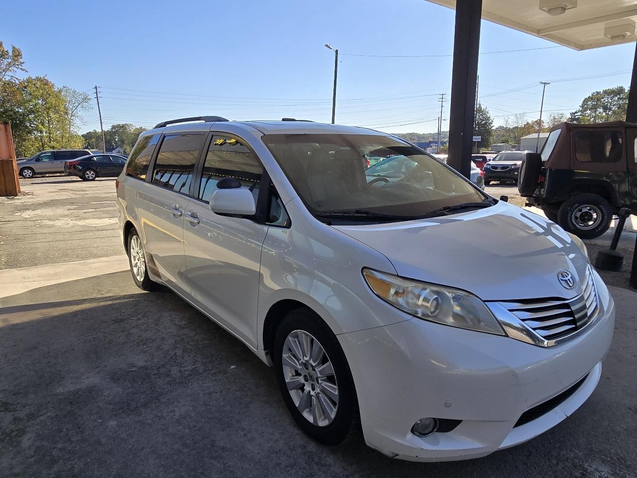 Toyota Sienna XLE FWD 8-Passenger V6 2012