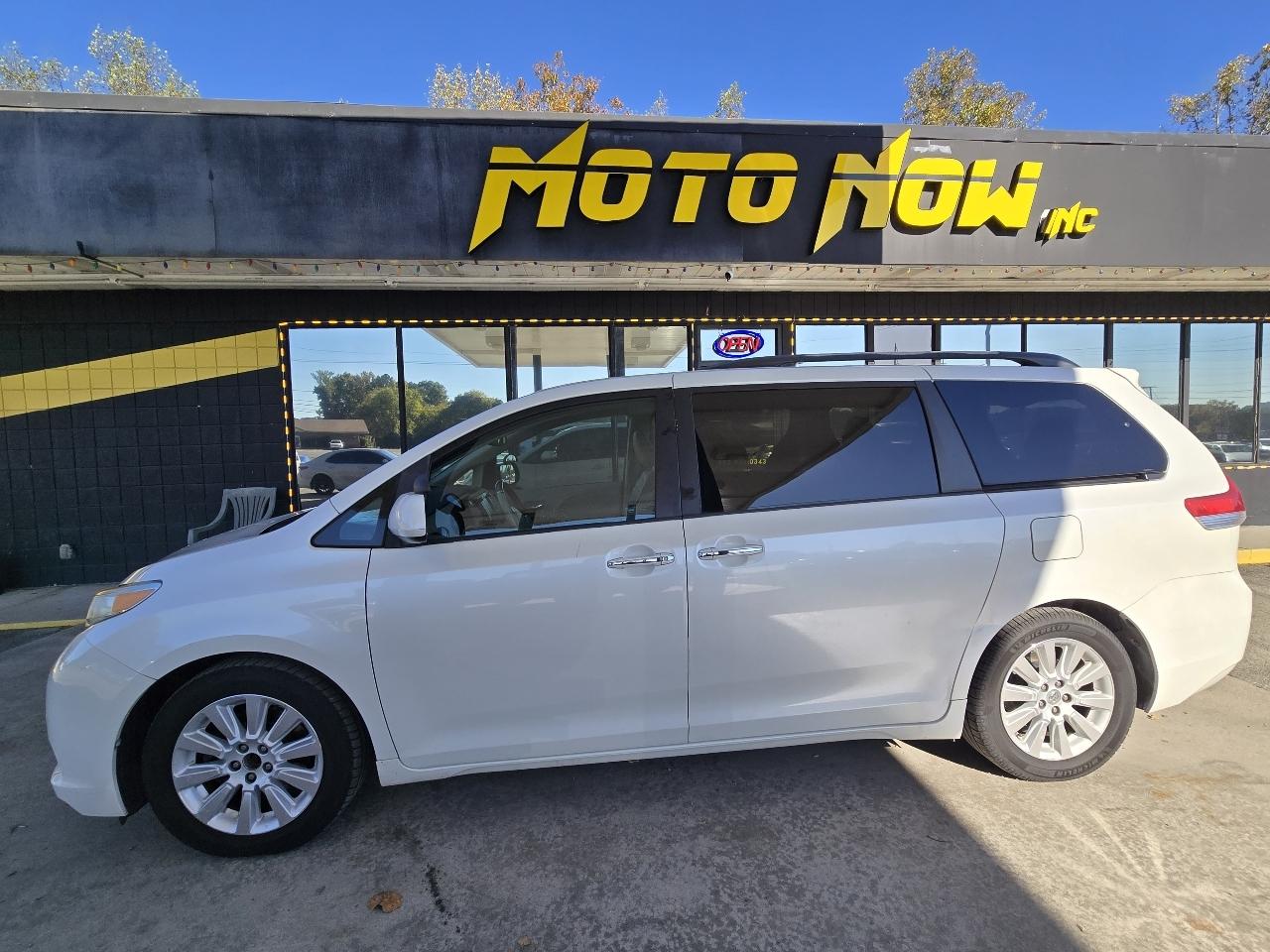 Toyota Sienna XLE FWD 8-Passenger V6 2012