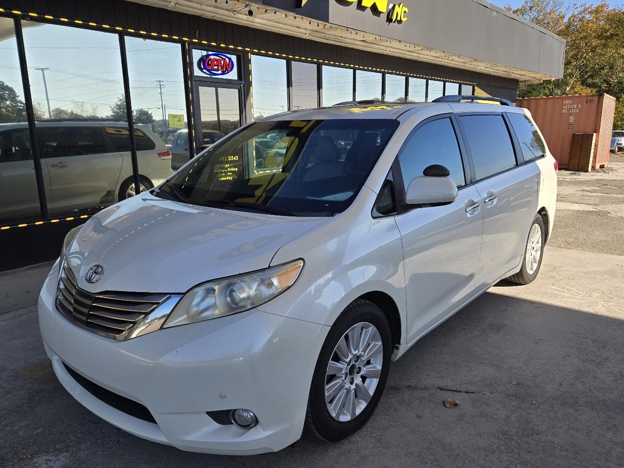 Toyota Sienna XLE FWD 8-Passenger V6 2012
