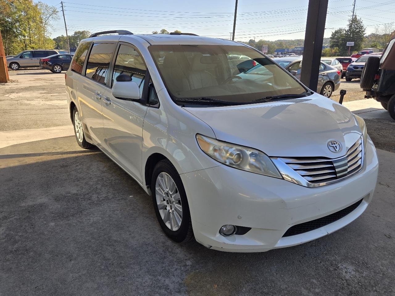Toyota Sienna XLE FWD 8-Passenger V6 2012