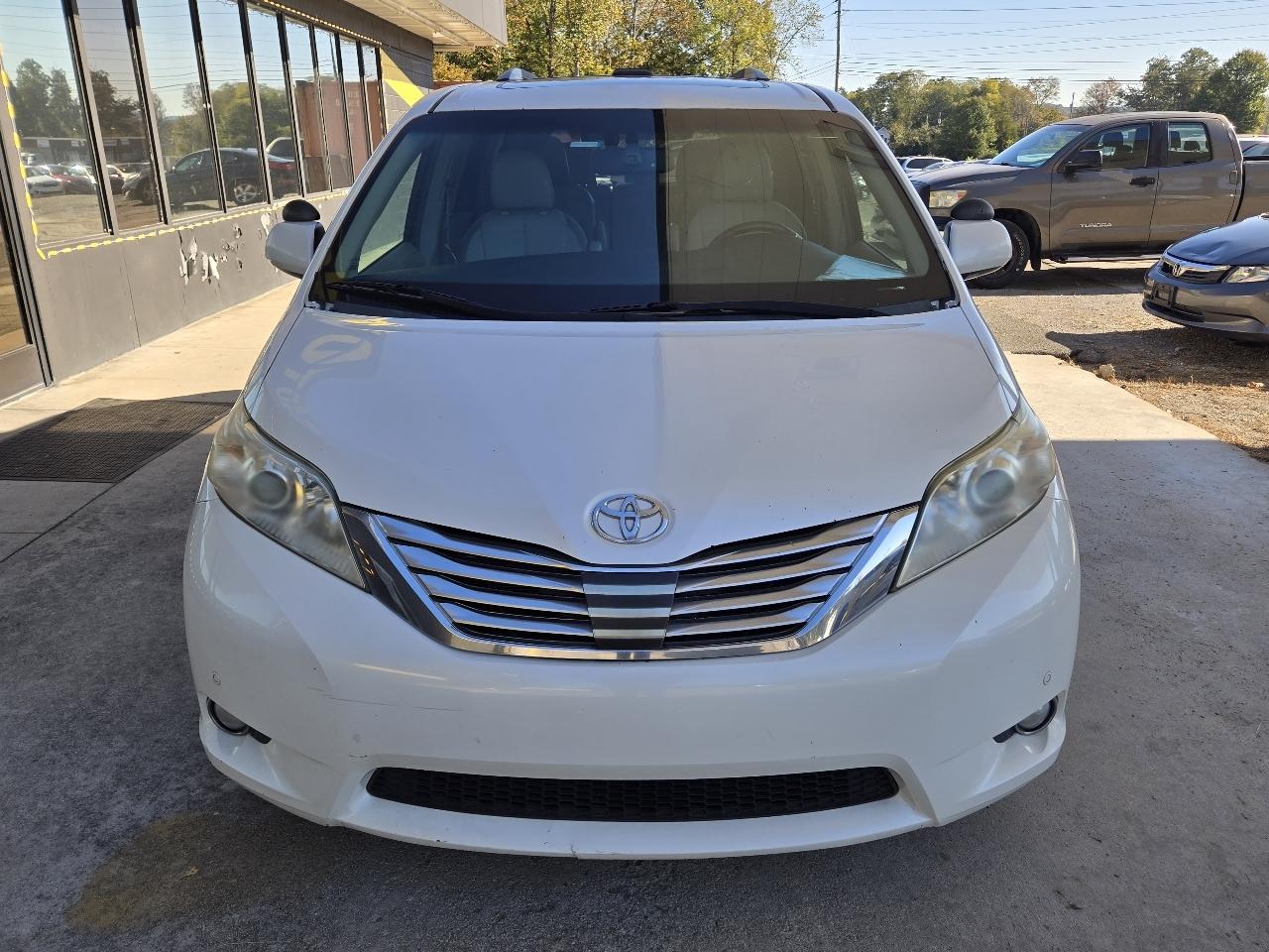 Toyota Sienna XLE FWD 8-Passenger V6 2012