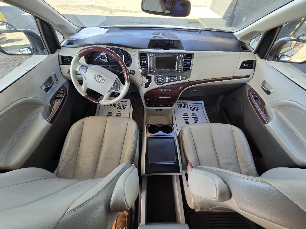Toyota Sienna XLE FWD 8-Passenger V6 2012