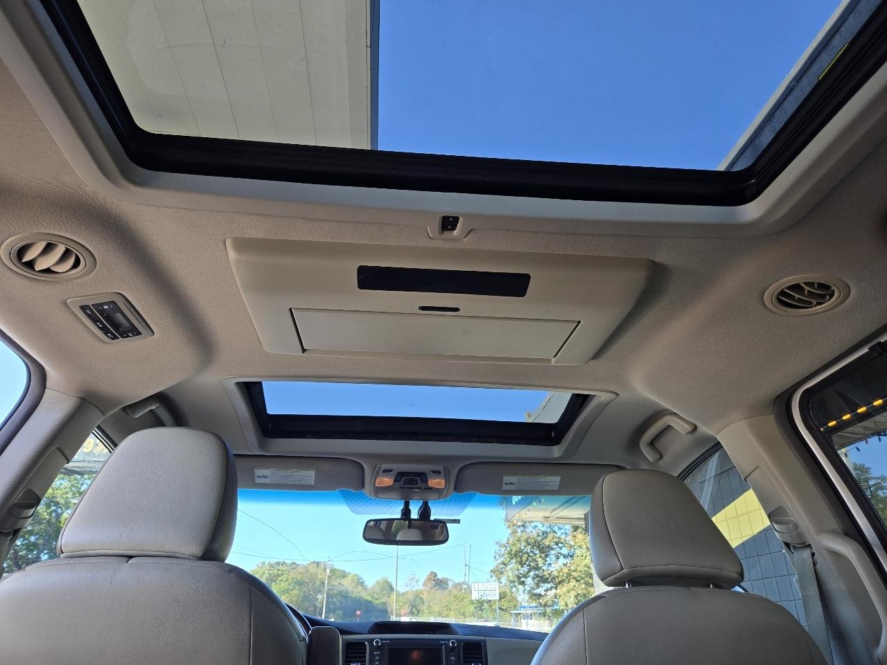 Toyota Sienna XLE FWD 8-Passenger V6 2012