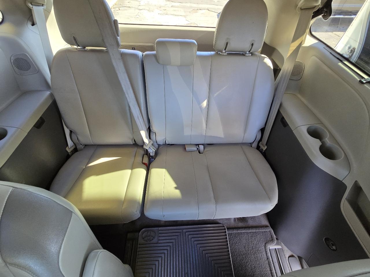 Toyota Sienna XLE FWD 8-Passenger V6 2012