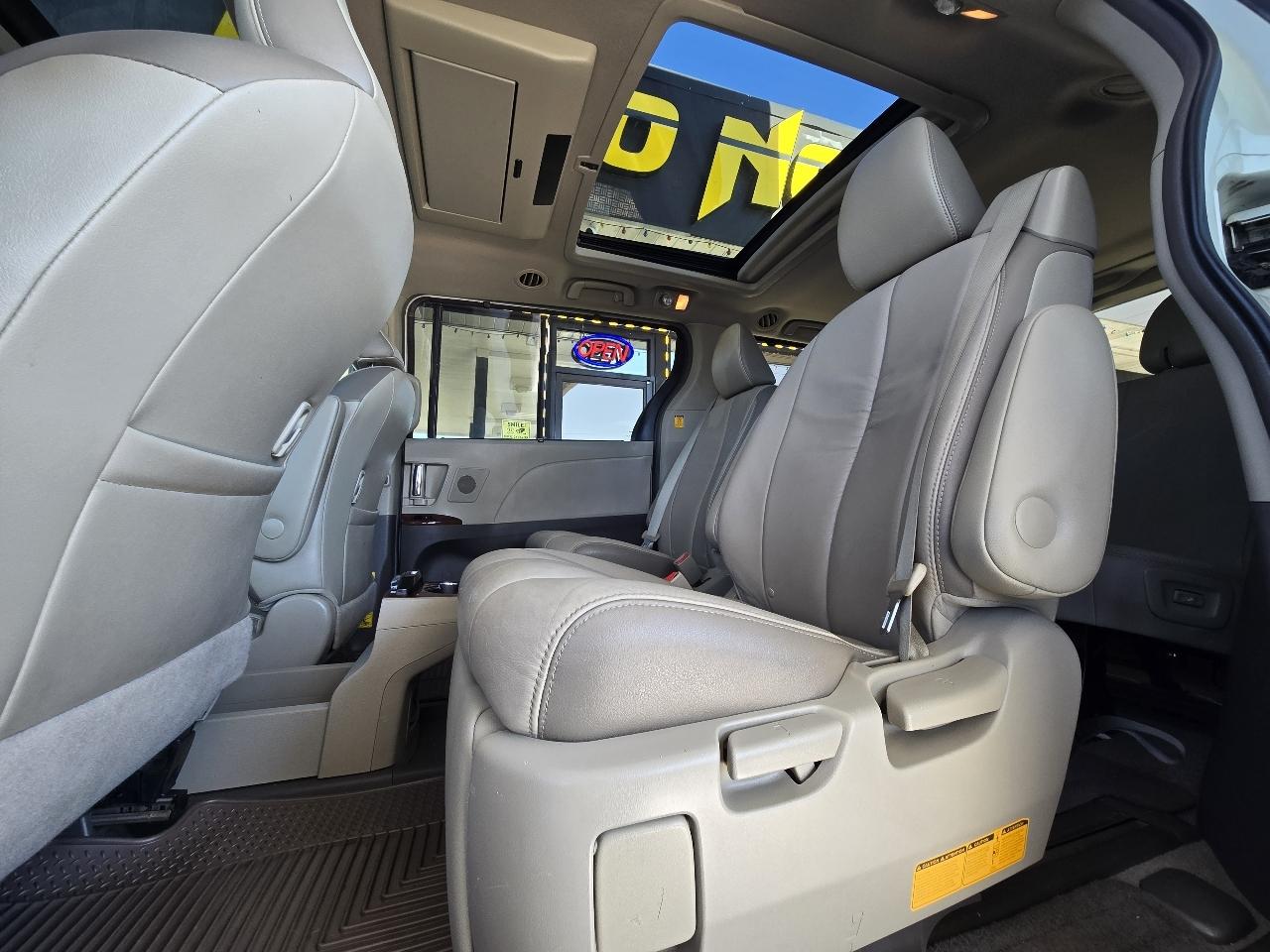 Toyota Sienna XLE FWD 8-Passenger V6 2012