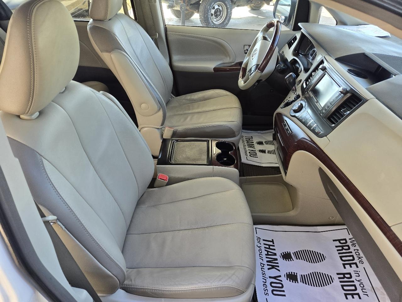 Toyota Sienna XLE FWD 8-Passenger V6 2012