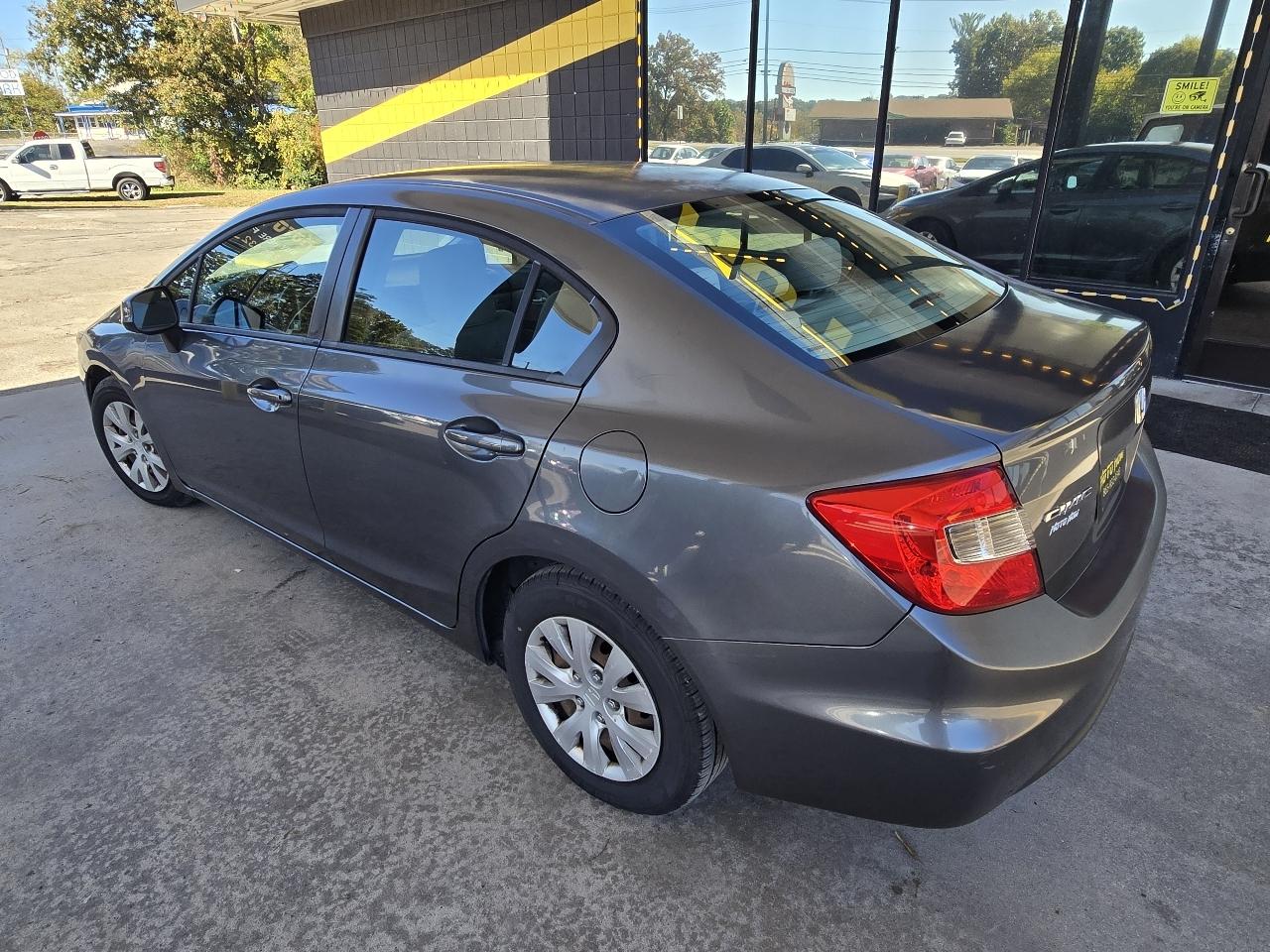 Honda Civic LX Sedan 5-Speed AT 2012