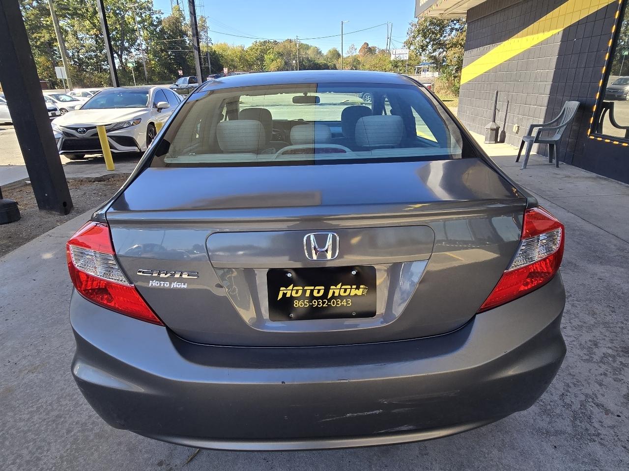Honda Civic LX Sedan 5-Speed AT 2012