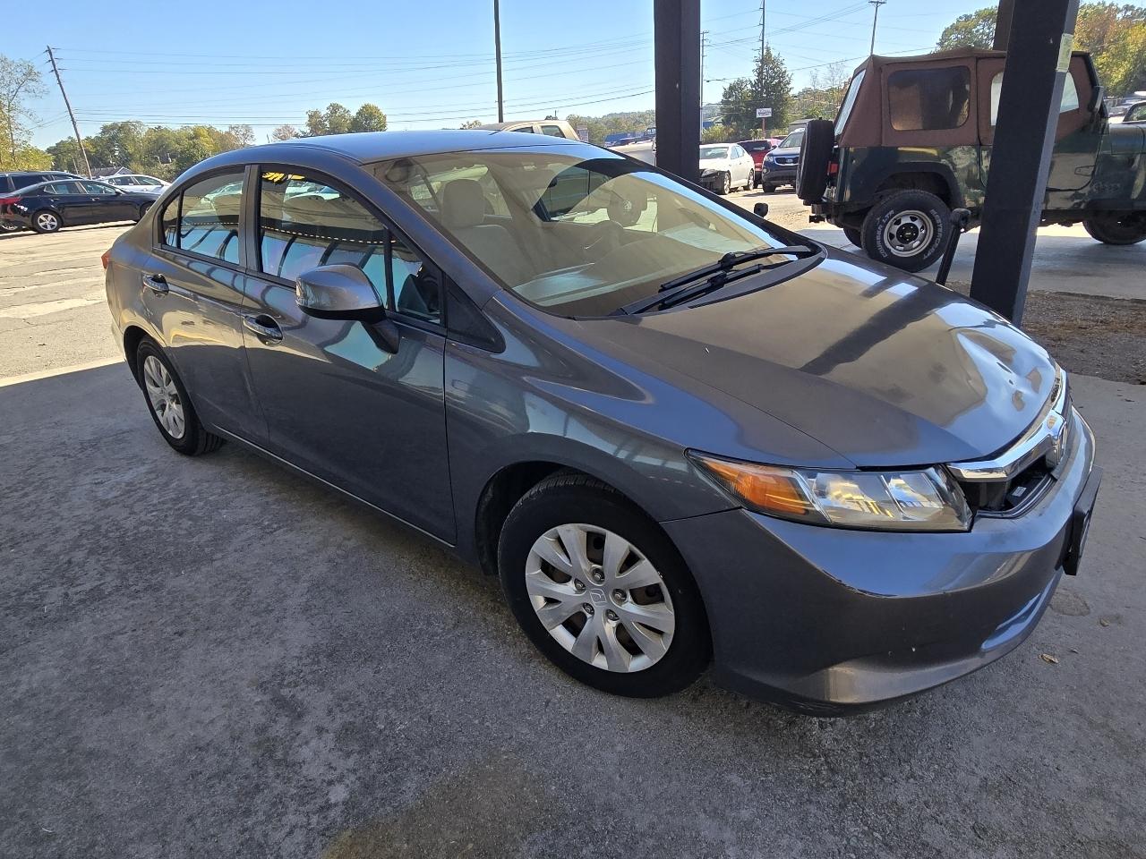 Honda Civic LX Sedan 5-Speed AT 2012