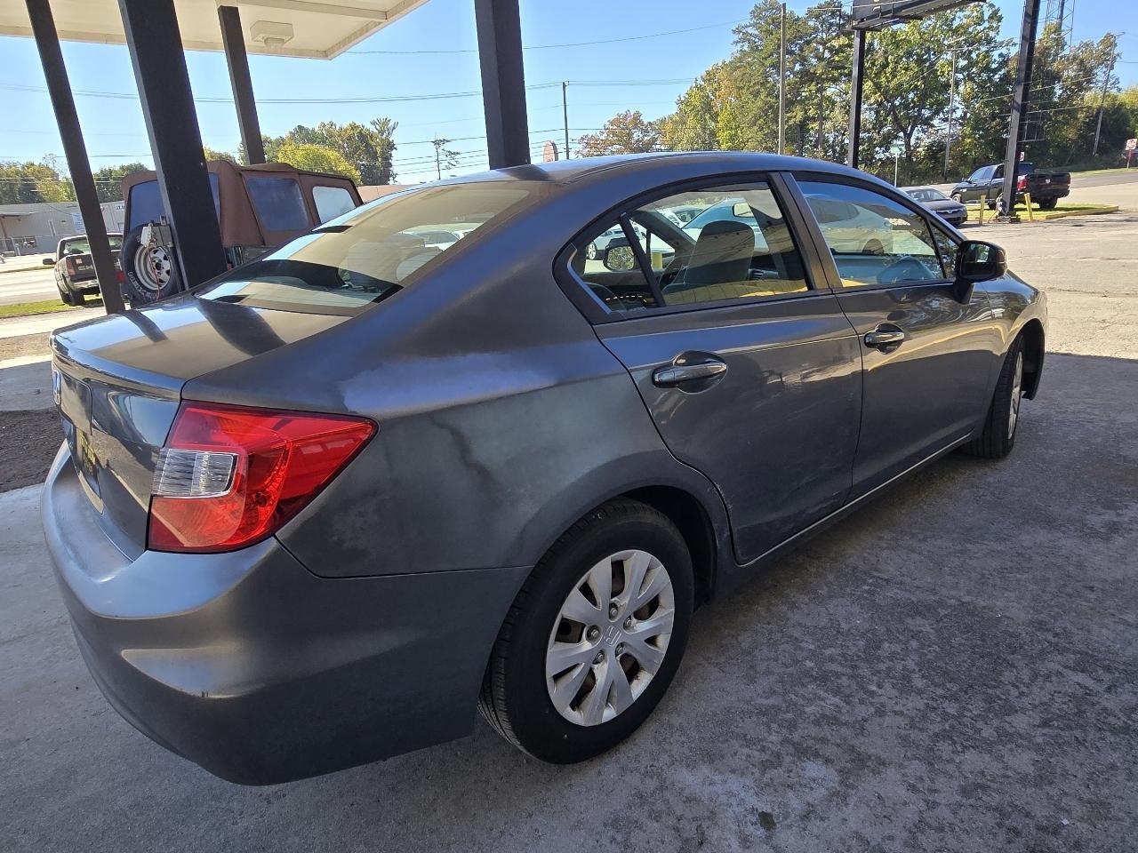 Honda Civic LX Sedan 5-Speed AT 2012