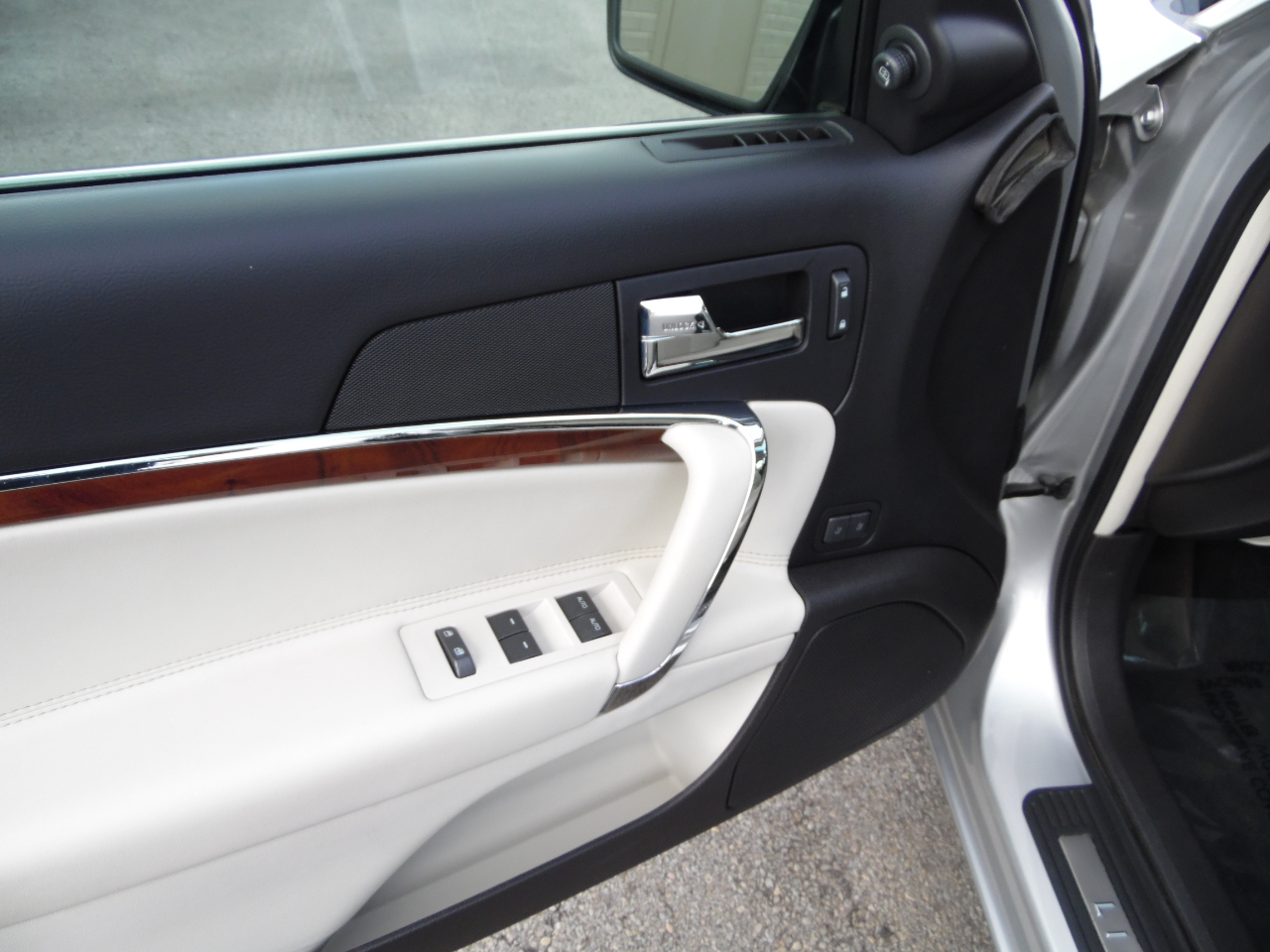 2012 Lincoln MKZ photo 10