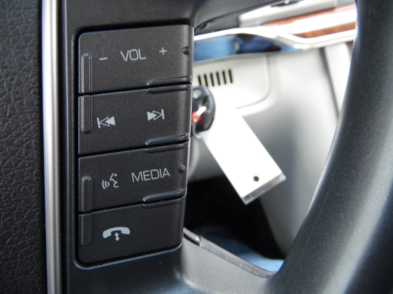 2012 Lincoln MKZ photo 19