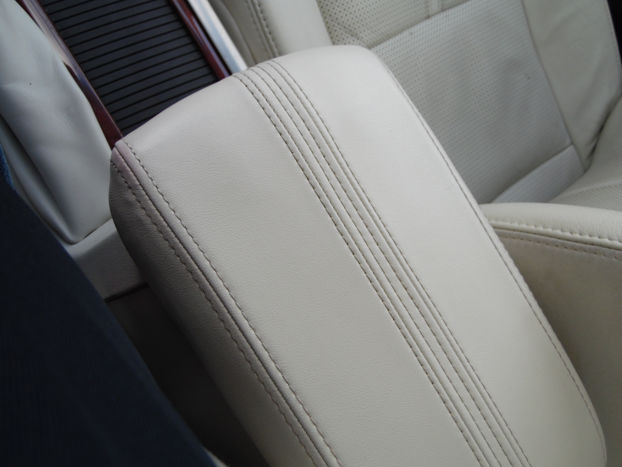 2012 Lincoln MKZ photo 26