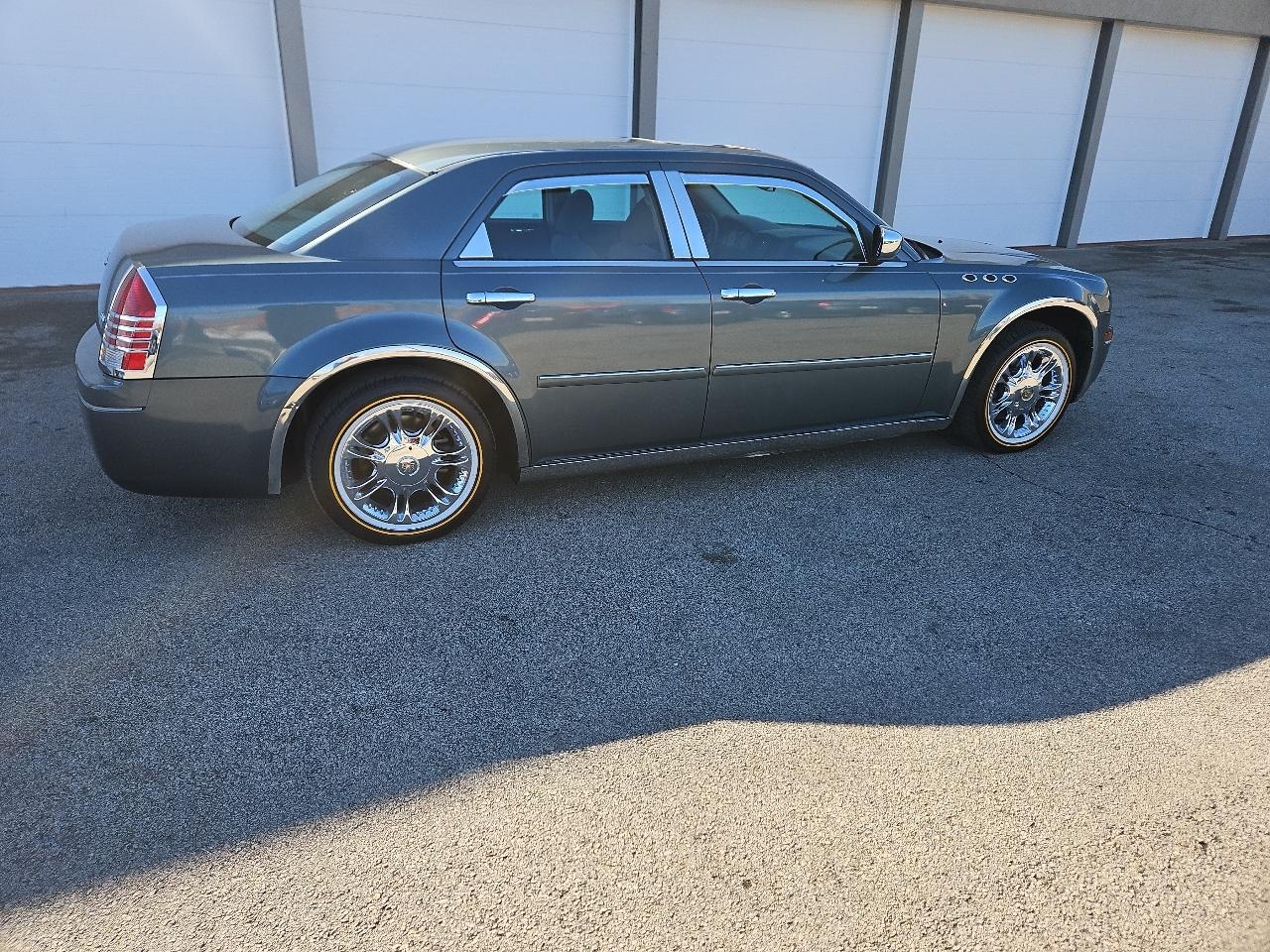 Chrysler 300 Base 2005