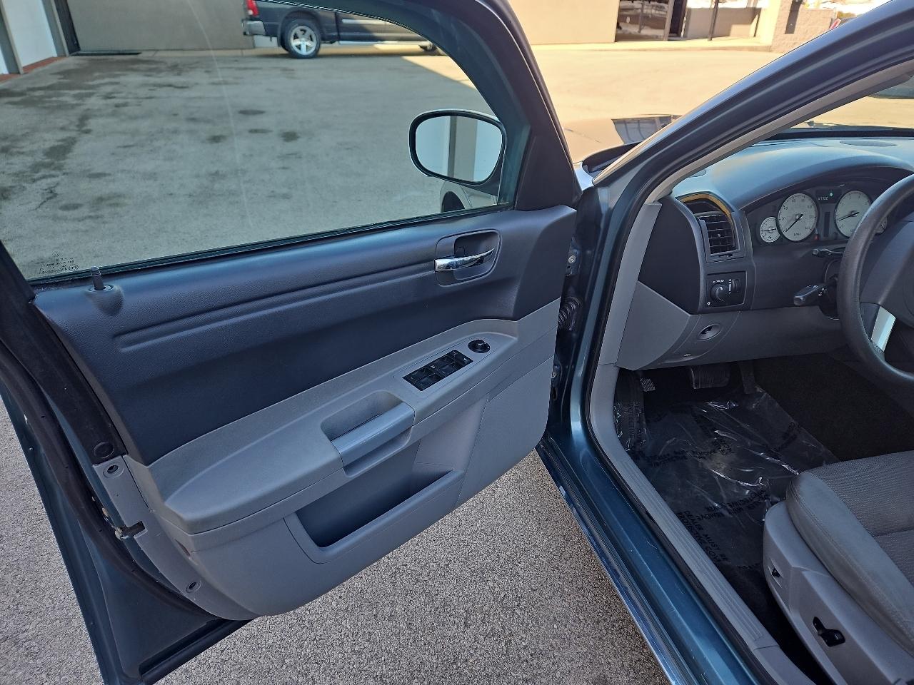 Chrysler 300 Base 2005