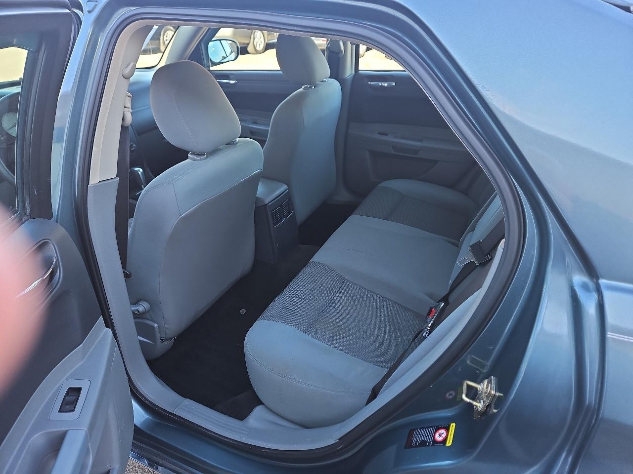 Chrysler 300 Base 2005