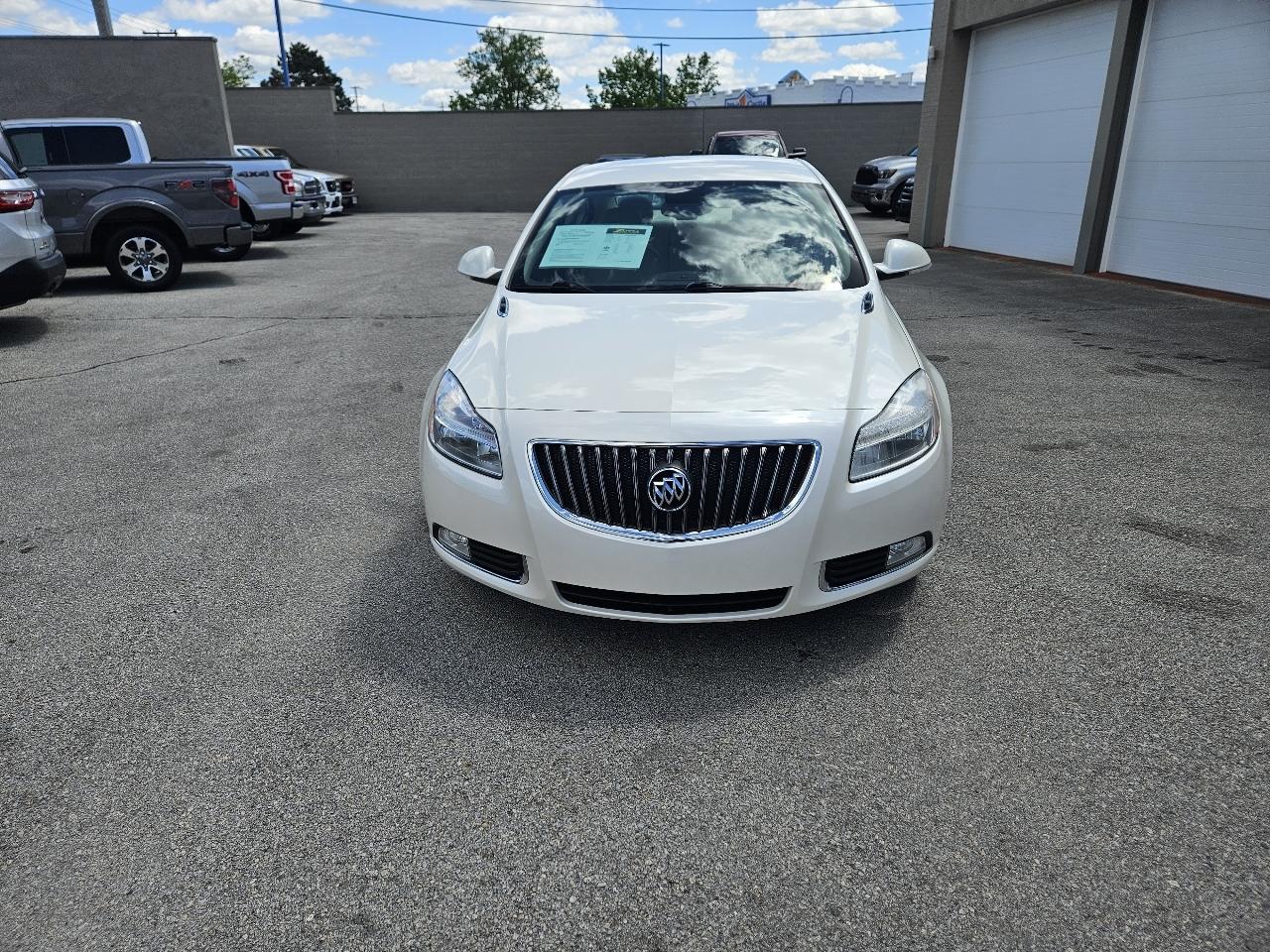 Buick Regal Base 2012