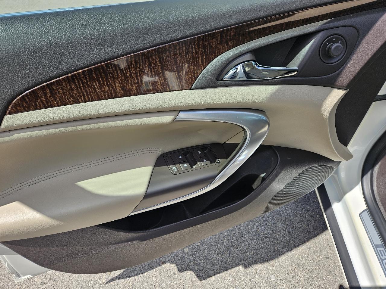 Buick Regal Base 2012