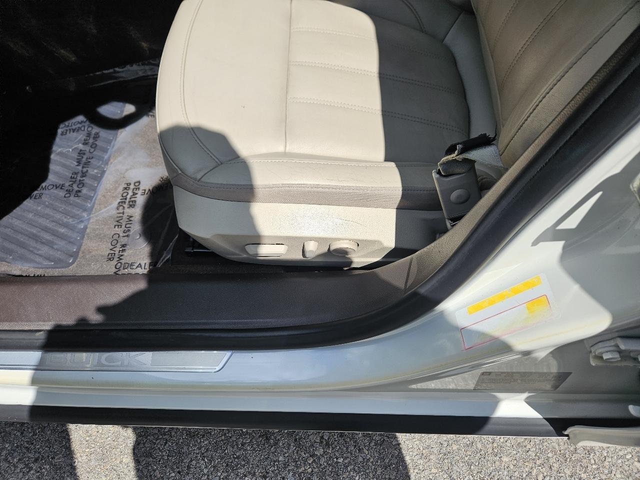 Buick Regal Base 2012