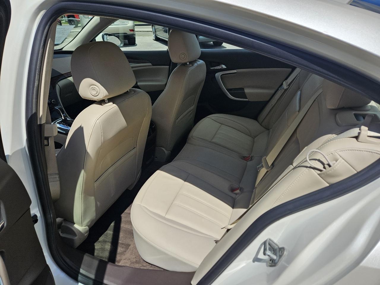 Buick Regal Base 2012