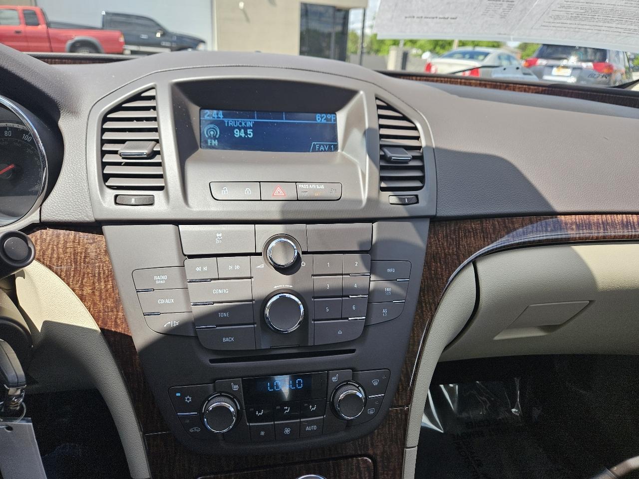 Buick Regal Base 2012