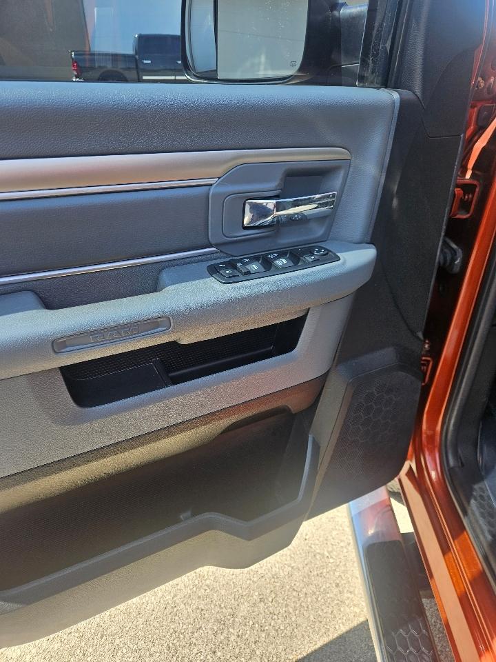 RAM 1500 SLT Crew Cab SWB 4WD 2013