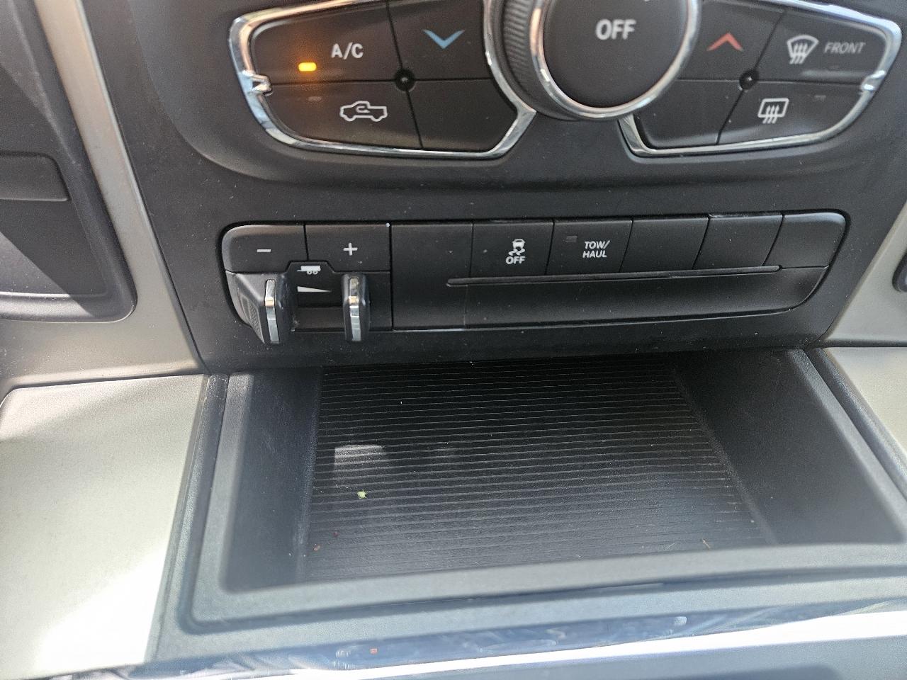 RAM 1500 SLT Crew Cab SWB 4WD 2013