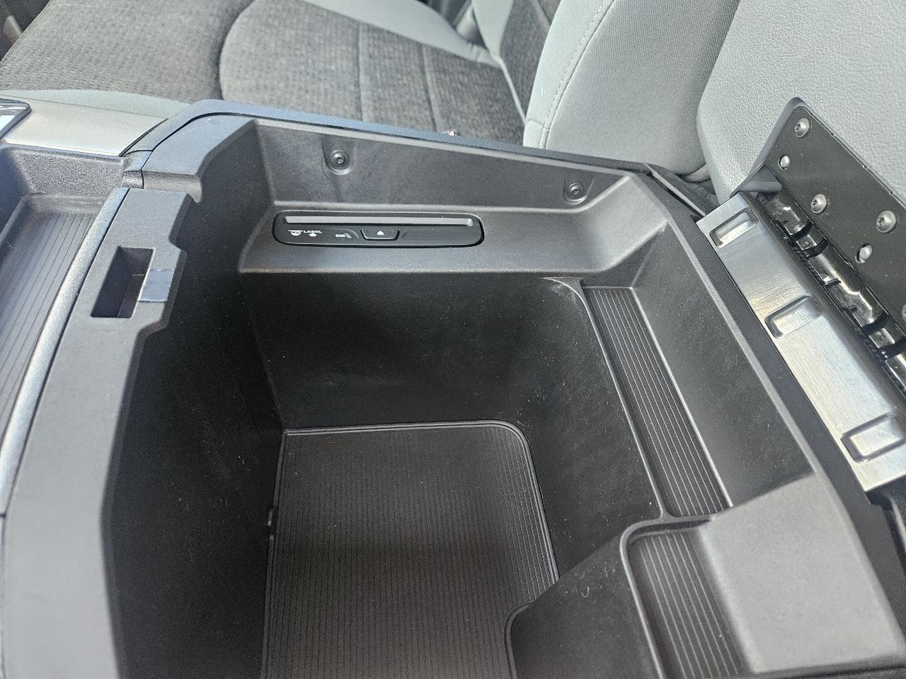 RAM 1500 SLT Crew Cab SWB 4WD 2013
